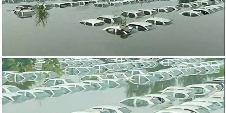 जलस्तर बढ़ने से नोएडा में उफान पर हिंडन नदी, Ecotech 3 के पास सैकड़ों गाड़ियां डूबीं