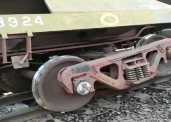 झांसी रेलवे स्टेशन पर टला रेल हादसा, पटरी से उतरे मालगाड़ी के 3 डिब्बे