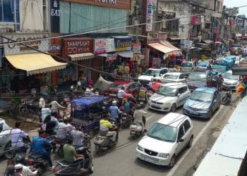 रुड़की शहर में पटरी से उतरी यातायात व्यवस्था, सिविल लाइंस में लगा जाम; फंसी रही एंबुलेंस