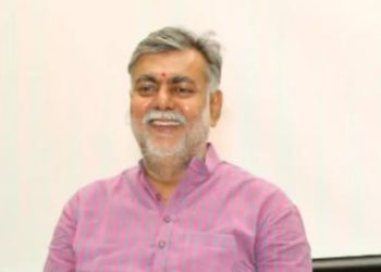 कॉल उठाते ही केंद्रीय मंत्री के फोन में चलने लगा अश्लील VIDEO, ब्लैकमेल कर मांगी मोटी रकम; दो गिरफ्तार