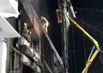 झांसी: शोरूम में लगी भीषण आग, 4 लोगों की मौत, रेस्क्यू के लिए बुलानी पड़ी सेना