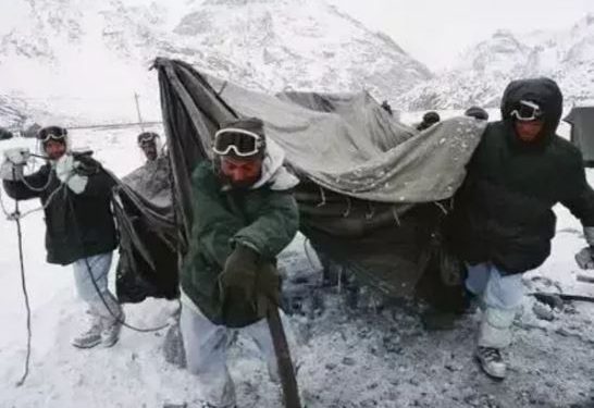 सियाचिन के मिलिट्री कैंप में लगी आग, एक कैप्टन शहीद, तीन जवान घायल