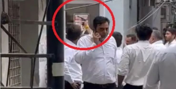 दिल्ली के तीस हजारी कोर्ट परिसर में फायरिंग, वकीलों के बीच बहस के बाद हुई गोलीबारी