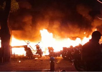 मेरठ में सरधना कोतवाली में लगी भीषण आग, मौके पर दमकल की गाड़ियां मौजूद