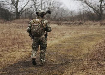 फौजी पति का ID कार्ड लौटाने के लिए पत्नी ने मांगे 25 लाख रुपये, नौकरी पर वापस नहीं जा पा रहा युवक