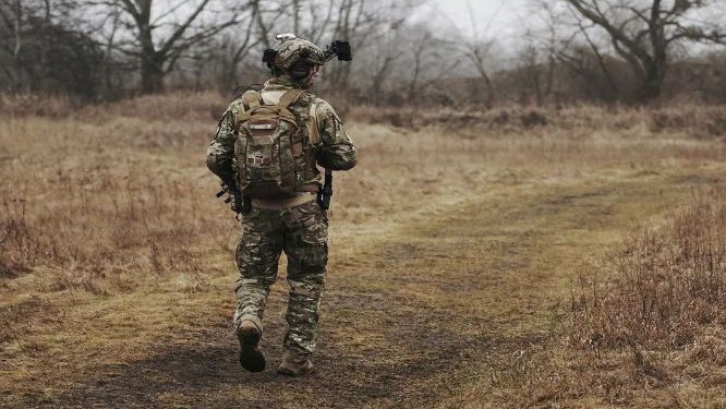 फौजी पति का ID कार्ड लौटाने के लिए पत्नी ने मांगे 25 लाख रुपये, नौकरी पर वापस नहीं जा पा रहा युवक