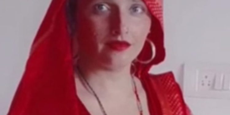 पब्जी खेलते हुए प्यार के बाद पाकिस्तान से तीन बच्चो सहित रबूपुरा पहुंची महिला