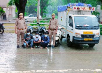 पुलिस ने 3 शातिर बाइक चोरों को किया गिरफ्तार कब्जे से चोरी की बाइक सहित अन्य वाहन बरामद