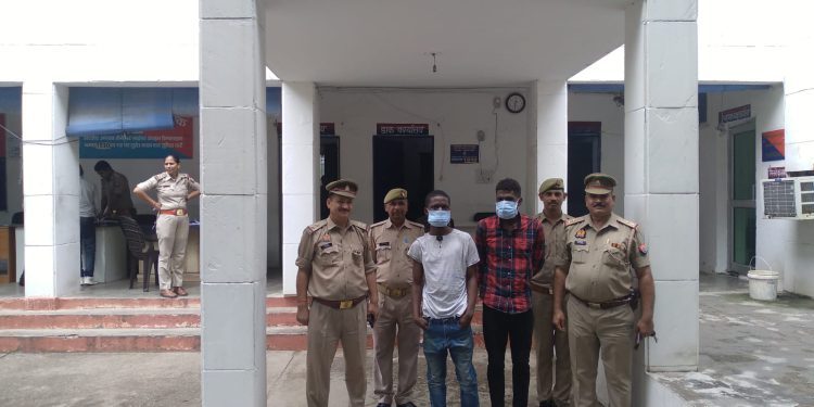 ग्रेटर नोएडा में अवैध रूप से रहने दो विदेशी नागरिकों को पुलिस ने किया गिरफ्तार