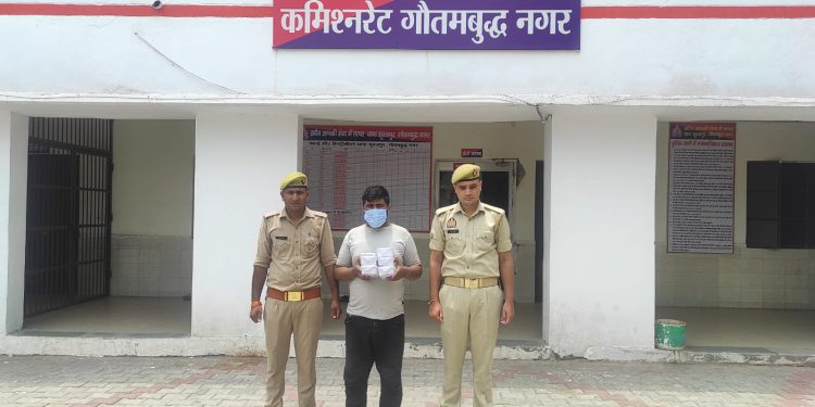 एटीएम कार्ड और आधार कार्ड फर्जीवाड़ा करने वाले दो आरोपियों को पुलिस ने किया गिरफ्तार