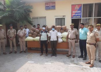 40 लाख के 370 किलो अवैध गांजे के साथ दो तस्करों को पुलिस ने किया गिरफ्तार
