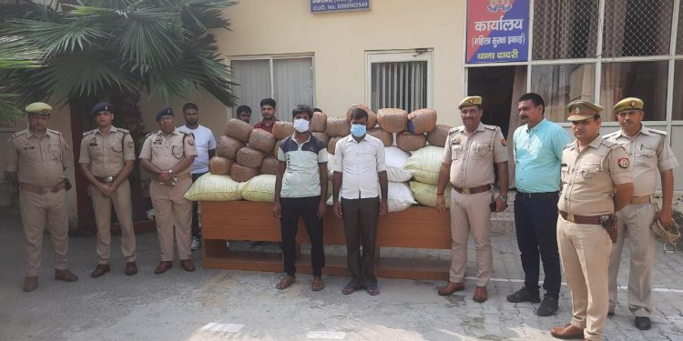 40 लाख के 370 किलो अवैध गांजे के साथ दो तस्करों को पुलिस ने किया गिरफ्तार