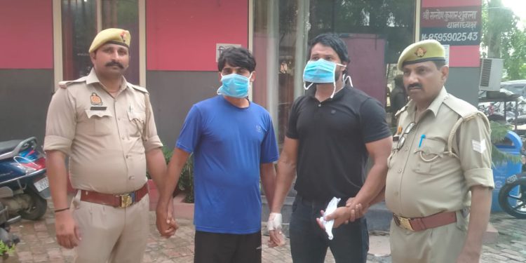 गाड़ी टच होने पर घर में घुसकर गाली गलौज कर जानलेवा हमला करने के दो आरोपियों को पुलिस ने किया गिरफ्तार