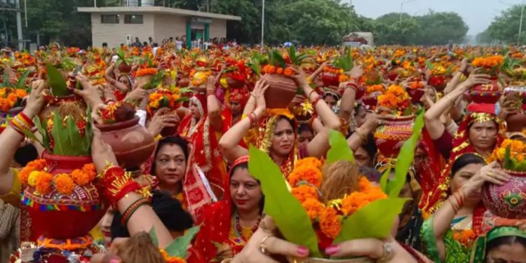 ग्रेटर नोएडा में निकाली गई भव्य कलश यात्रा कल से शुरू होगी पंडित धीरेंद्र कृष्ण शास्त्री की भागवत कथा