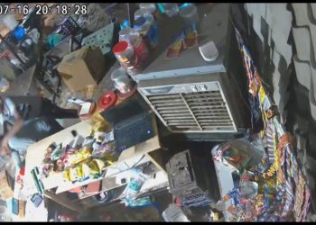 ढाबा संचालक की बेखौफ दबंगों ने गुंडई दिखाते हुए की मारपीट घटना सीसीटीवी में कैद