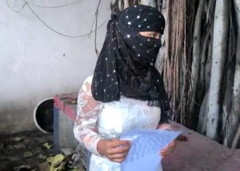 कानपुर में मनचले की दबंगई! बीच सड़क पर लड़की को पकड़ा और भर दी मांग