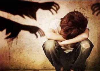 Delhi: रोहिणी के सरकारी स्कूल में दो लड़कों के साथ सामूहिक कुकर्म, परिजनों ने विद्यालय के गेट पर लगाया ताला