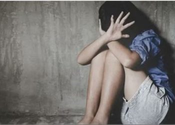 UP: स्कूल से लौट रही 9वीं की छात्रा को खेत में खींचकर सामूहिक दुष्कर्म, सहेली से छेड़छाड़, दहशत में पीड़िता