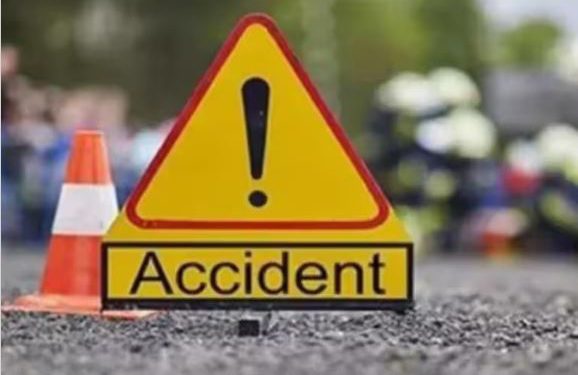 हाथरस में भीषण सड़क हादसा, श्रद्धालुओं से भरी ट्रैक्टर ट्राली व डंपर की भिड़ंत में 5 लोगों की दर्दनाक मौत