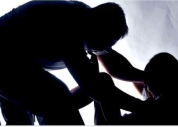 बहू पर गंदी नजर… पत्नी से हैवान‍ियत, आधी रात में क‍िसने खेला खूनी खेल