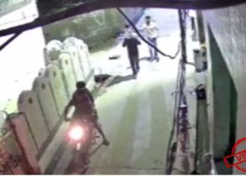 बेटी के सामने बदमाशों ने बाप के सीने में उतार दी गोली, वीडियो देख दिल दहल उठेगा