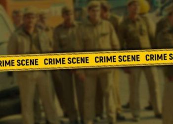 नोएडा में युवती ने पिता और केबल मैकेनिक को मारा चाकू, खुद को गैस से जलाने की कोशिश की