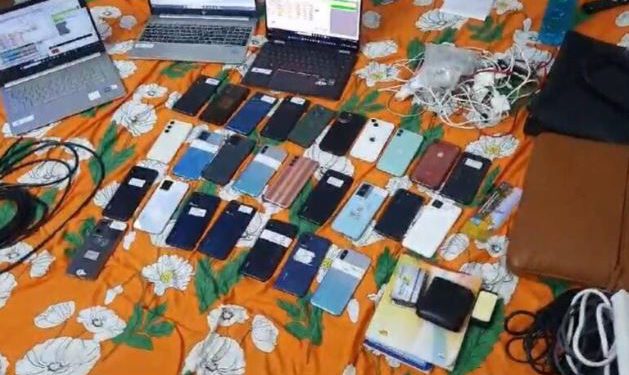 Noida Satta: अंतरराष्ट्रीय क्रिकेट मैच में सट्टा लगाने वाले गिरोह का भंडाफोड़, पॉश इलाके में ऐसे चल रहा था खेल