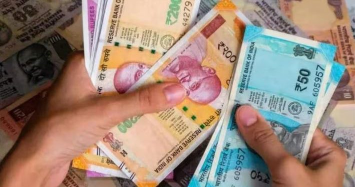 पुरानी पेंशन योजना बहाल करने से योगी सरकार का इनकार, विरोध में सदन से बाहर चले गए सपा विधायक