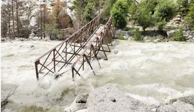 चीन सीमा को जोड़ने वाला चोरगाड नदी पर बना बैली ब्रिज टूटा, सेना और ITBP जवानों को रेकी में मुश्किल