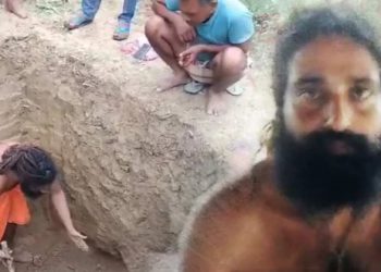 मठ के महात्मा ने खोदी अपनी कब्र, जानिए क्यों जिंदा समाधि लेने की दी धमकी