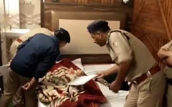 नैनीताल के होटल से संदिग्ध परिस्थिति में महिला पर्यटक का शव बरामद, पुलिस को है पति की तलाश