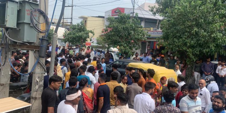 बेख़ौफ़ बदमाशो ने स्कार्पियो सवारों का दिनदहाड़े किया अपहरण, गाड़ी टकराने के बाद बदमाश हुए फरार, पुलिस जांच में जुटी