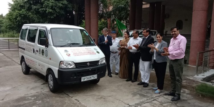 जिले में निर्धन वर्ग को कानूनी सहायता के लिए मोबाइल वैन को जिला न्यायाधीश ने किया रवाना