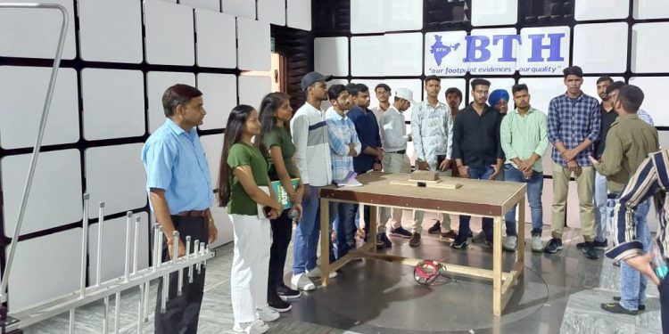 भारत टेस्ट हाउस, हरियाणा में गौतम बुद्ध विश्वविद्यालय के छात्रों का एक दिवसीय दौरा