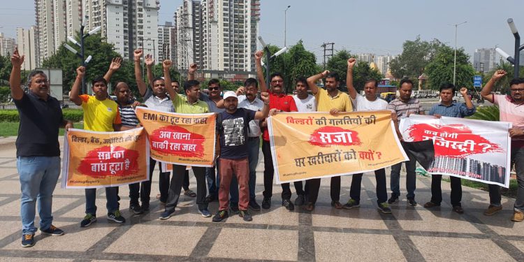 ग्रेटर नोएडा वेस्ट में घर खरीदारों का विरोध प्रदर्शन 37वें हफ्ता भी रहा जारी