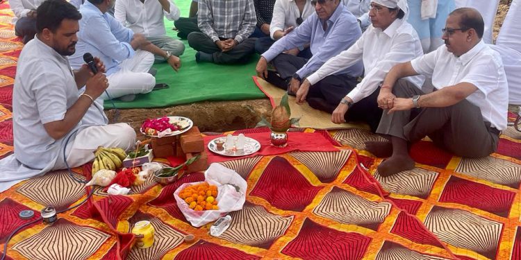 अपेरल पार्क की फैक्ट्री भूखंडो का सीईओ ने किया शिलान्यास,