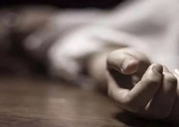 जौनपुर में आर्थिक तंगी से पति-पत्नी ने फंदा लगाकर दी जान, परिजनों में कोहराम