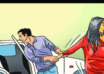 सरेराह छात्रा से छेड़छाड़, जबरन कार में बैठाने की कोशिश