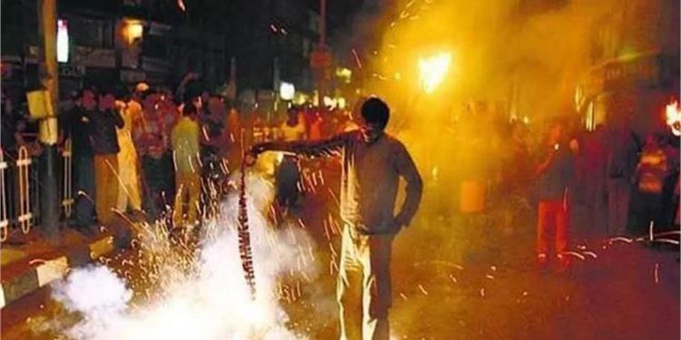 केजरीवाल सरकार का बड़ा फैसला, दिल्ली में इस साल भी दिवाली पर पटाखे फोड़ने पर बैन