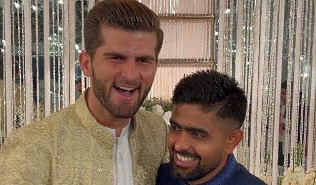 दूसरी बार शाहिद अफरीदी के दामाद बने शाहीन अफरीदी, बाबर आजम ने गले लगाकर दी बधाई