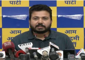 ‘निचले स्तर की राजनीति…’, एयरपोर्ट एक्सप्रेस लाइन के उद्घाटन में CM केजरीवाल को नहीं बुलाने पर भड़की AAP