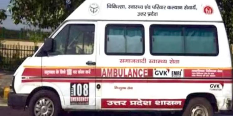 लापरवाही की हदें पार: चार बार फोन करने पर नहीं आई एंबुलेंस, ऑटो में ही महिला का हुआ प्रसव