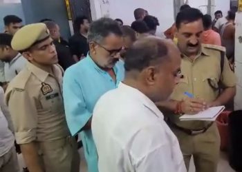 बदमाशों के हौसले बुलंद, डॉक्टर की पत्नी को मारी गोली, गंभीर हालत में लखनऊ रिफर, जाँच में जुटी पुलिस