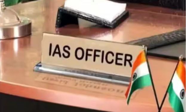 यूपी में एक दर्जन IAS ट्रांसफर, योगी सरकार ने कई जिलों के DM बदले