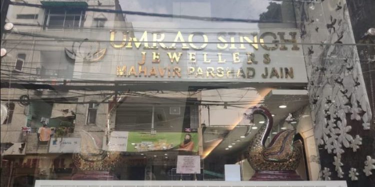 कैसे लॉकर तक पहुंचे चोर, 20-25 करोड़ के गहने किए गायब; पुलिस चोरी पर क्या बोली?