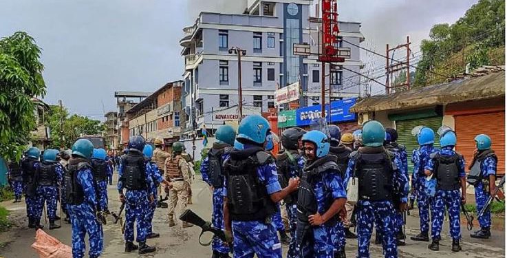 मणिपुर: दो छात्रों की मौत पर बवाल, इंफाल में लाठीचार्ज के बाद पांच दिन के लिए इंटरनेट सेवाएं बंद