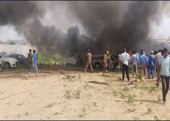 UP में मारुति के गोदाम में लगी आग, 16 गाड़ियां जलकर राख, सिलेंडर फटने से हुआ ब्लास्ट