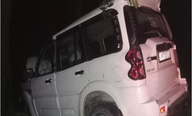 लक्सर में तेज रफ्तार स्कॉर्पियो कार पेड़ से टकराई, दो लोगों की मौत, दो घायल