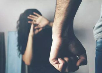 Noida: नर्स को साली बनाकर शख्स ने दिया धोखा, अश्लील वीडियो बनाकर कर रहा ब्लैकमेल; कहा- मेरे भाई से शादी कर लो