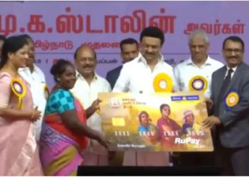 सीएम स्टालिन ने शुरू की महिलाओं के लिए वित्तीय सहायता योजना, बैंक डेबिट कार्ड भी वितरित किए